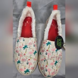 NWT- Tom’s Glow in the Dark Holiday Flamingo Shoes Size 5.5Y